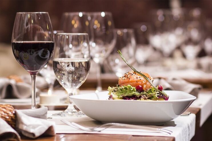 Dry wine is allowed in the Mediterranean diet